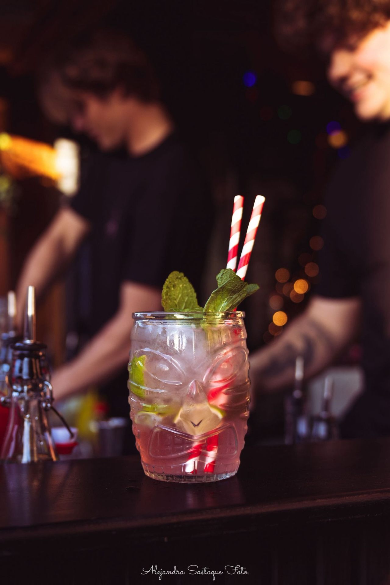 Bartenders maken een verfrissende cocktail bij Boca